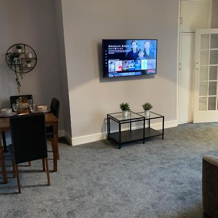 Heaton-Beautiful 3 Double Bedrooms Sleeps 6 Free Parking And Wifi นิวคาสเซิล อะพอน ไทน์ ภายนอก รูปภาพ