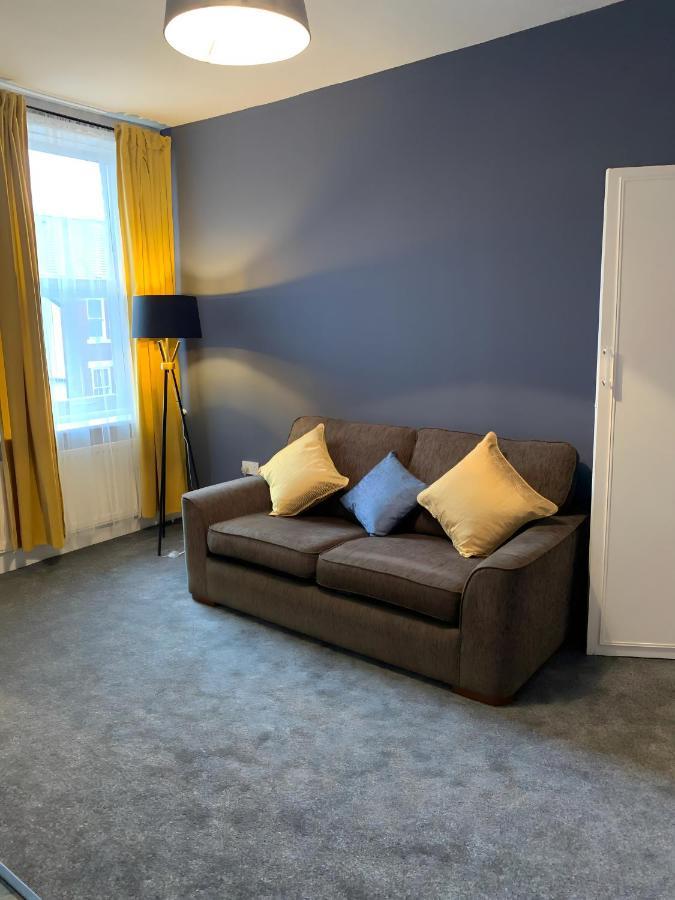 Heaton-Beautiful 3 Double Bedrooms Sleeps 6 Free Parking And Wifi นิวคาสเซิล อะพอน ไทน์ ภายนอก รูปภาพ